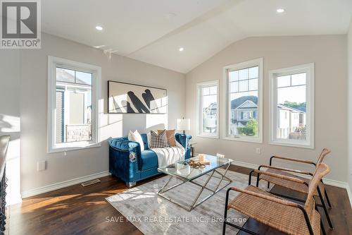 252 Shady Glen Crescent, Kitchener, ON - Indoor Photo Showing Living Room