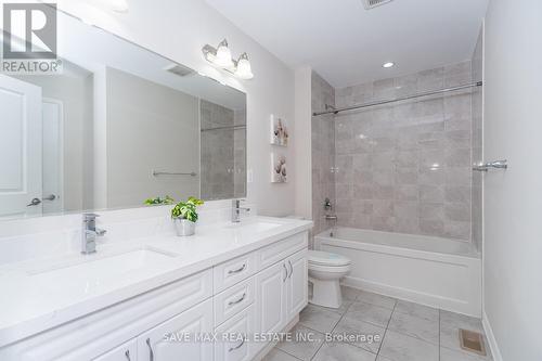 252 Shady Glen Crescent, Kitchener, ON - Indoor Photo Showing Bathroom