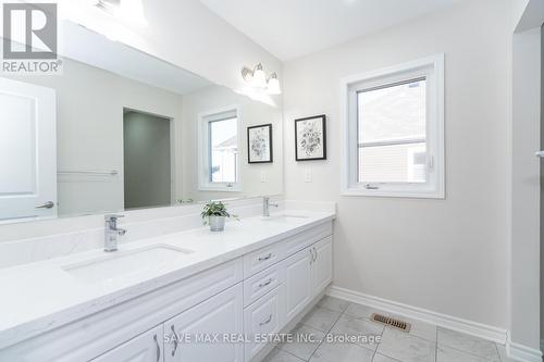 252 Shady Glen Crescent, Kitchener, ON - Indoor Photo Showing Bathroom