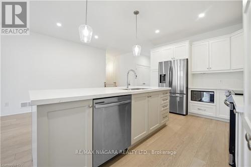 21 - 300 Richmond Street, Thorold, ON - Indoor Photo Showing Kitchen With Upgraded Kitchen