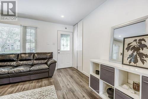 50 Beamer Avenue, St. Catharines, ON - Indoor Photo Showing Living Room