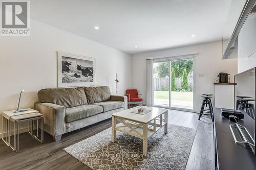 50 Beamer Avenue, St. Catharines, ON - Indoor Photo Showing Living Room