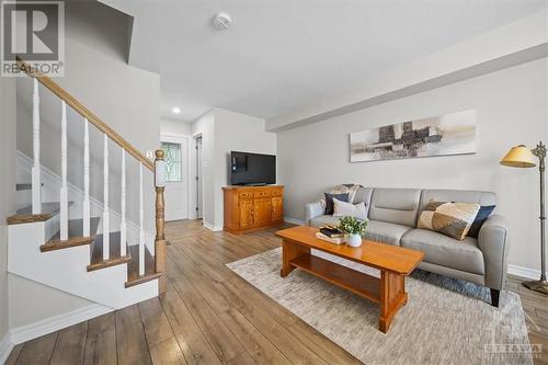 286 Par-La-Ville Circle, Ottawa, ON - Indoor Photo Showing Living Room