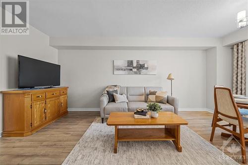 286 Par-La-Ville Circle, Ottawa, ON - Indoor Photo Showing Living Room