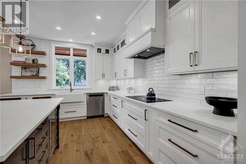 64 St Claire Avenue, Ottawa, ON - Indoor Photo Showing Kitchen With Upgraded Kitchen