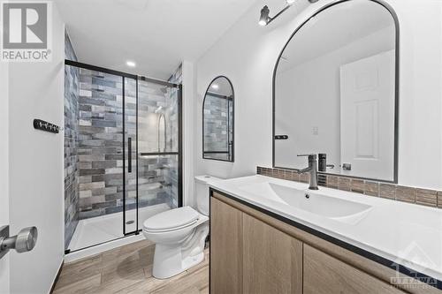 1486 Meadowbrook Road, Gloucester, ON - Indoor Photo Showing Bathroom