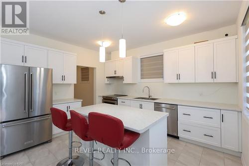 8077 Brookside Drive, Niagara Falls, ON - Indoor Photo Showing Kitchen With Stainless Steel Kitchen With Double Sink
