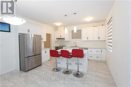 8077 Brookside Drive, Niagara Falls, ON - Indoor Photo Showing Kitchen With Stainless Steel Kitchen With Upgraded Kitchen