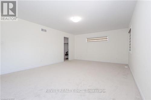 8077 Brookside Drive, Niagara Falls, ON - Indoor Photo Showing Other Room