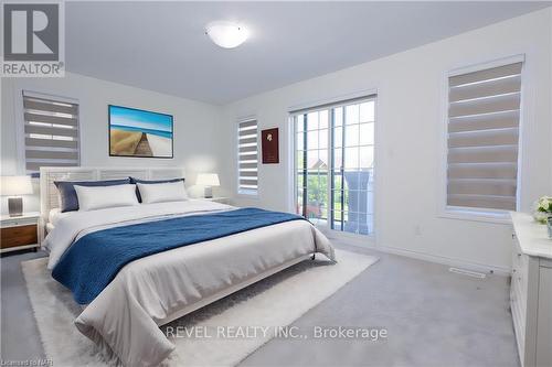 8077 Brookside Drive, Niagara Falls, ON - Indoor Photo Showing Bedroom