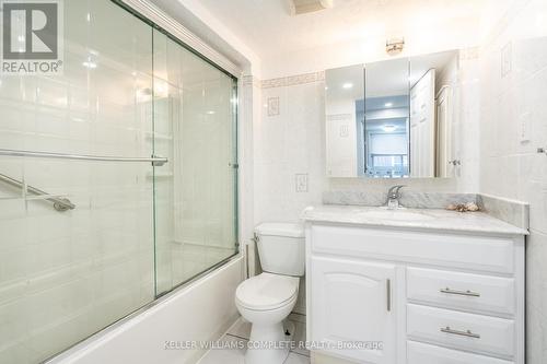 21 Chatham Street, Hamilton, ON - Indoor Photo Showing Bathroom