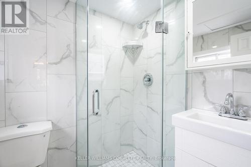 21 Chatham Street, Hamilton, ON - Indoor Photo Showing Bathroom