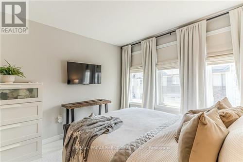 8 Birot Lane, Hamilton, ON - Indoor Photo Showing Bedroom