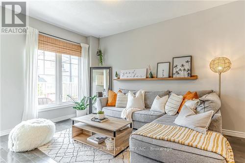 8 Birot Lane, Hamilton, ON - Indoor Photo Showing Living Room