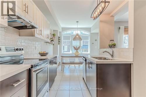 8 Birot Lane, Hamilton, ON - Indoor Photo Showing Kitchen With Double Sink With Upgraded Kitchen