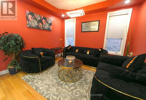 584 Pinery Trail, Waterloo, ON - Indoor Photo Showing Living Room