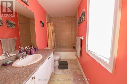 584 Pinery Trail, Waterloo, ON - Indoor Photo Showing Bathroom