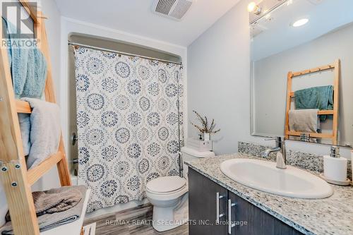 F 614 - 275 Larch Street, Waterloo, ON - Indoor Photo Showing Bathroom