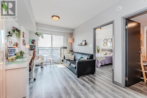 F 614 - 275 Larch Street, Waterloo, ON - Indoor