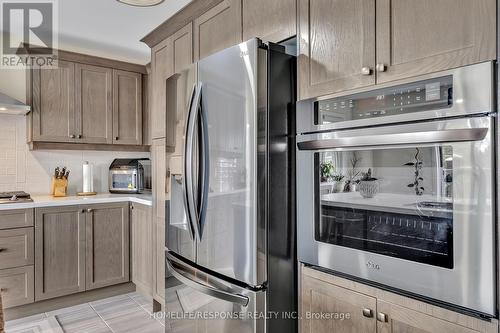 3 Burrows Court W, Kawartha Lakes, ON - Indoor Photo Showing Kitchen