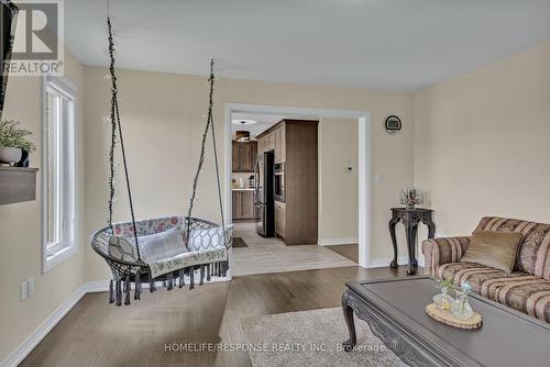 3 Burrows Court W, Kawartha Lakes, ON - Indoor Photo Showing Living Room