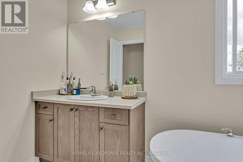 3 Burrows Court W, Kawartha Lakes (Lindsay), ON - Indoor Photo Showing Bathroom