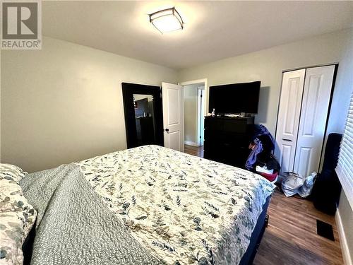 312 East 45Th Street, Hamilton, ON - Indoor Photo Showing Bedroom