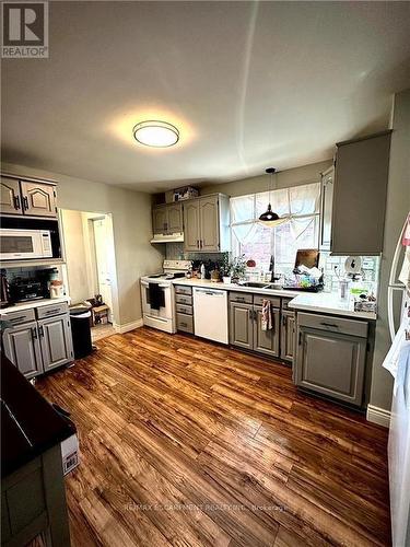 312 East 45Th Street, Hamilton, ON - Indoor Photo Showing Kitchen With Double Sink