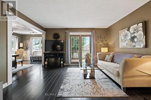 263 Barrick Road, Port Colborne, ON - Indoor Photo Showing Living Room