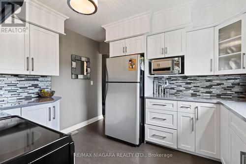 263 Barrick Road, Port Colborne, ON - Indoor Photo Showing Kitchen With Upgraded Kitchen