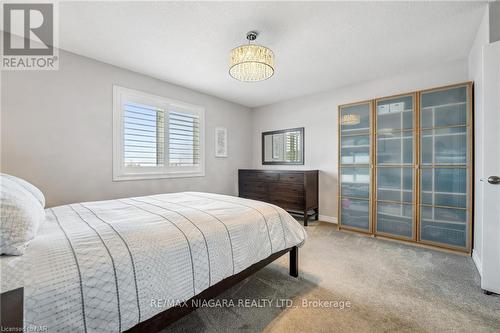 69 Edenrock Drive, Hamilton, ON - Indoor Photo Showing Bedroom