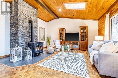 14188 Winston Churchill Boulevard, Caledon, ON - Indoor Photo Showing Living Room With Fireplace