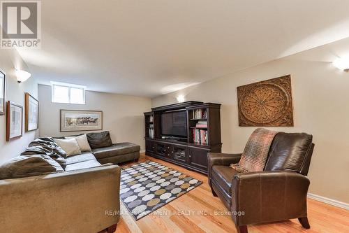 86 River Glen Boulevard, Oakville, ON - Indoor Photo Showing Living Room