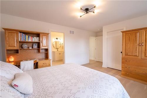 81 Homestead Way, Thorold, ON - Indoor Photo Showing Bedroom