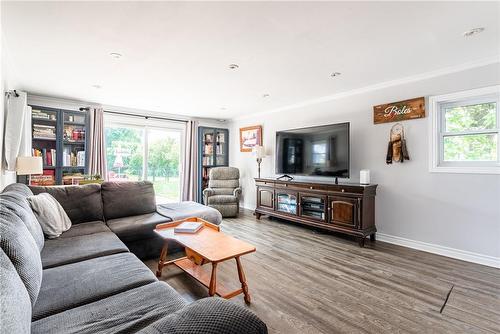 3791 Netherby Road, Fort Erie, ON - Indoor Photo Showing Living Room