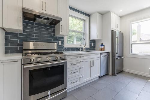 38 Sunning Hill Avenue, Hamilton, ON - Indoor Photo Showing Kitchen With Upgraded Kitchen