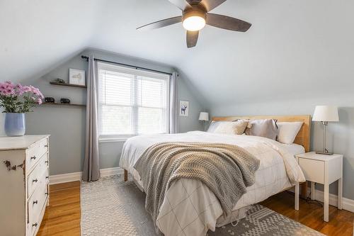 38 Sunning Hill Avenue, Hamilton, ON - Indoor Photo Showing Bedroom