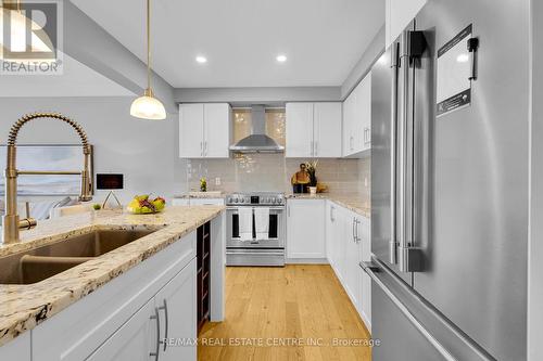 121 Hollybrook Trail, Kitchener, ON - Indoor Photo Showing Kitchen With Stainless Steel Kitchen With Double Sink