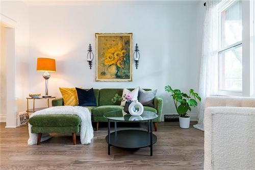 460 Dunsmure Road, Hamilton, ON - Indoor Photo Showing Living Room