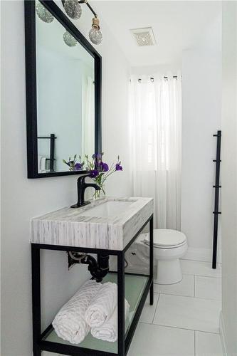 460 Dunsmure Road, Hamilton, ON - Indoor Photo Showing Bathroom