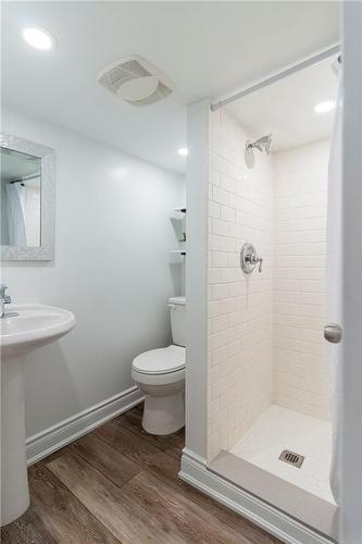 460 Dunsmure Road, Hamilton, ON - Indoor Photo Showing Bathroom