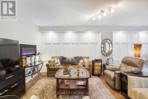 29 Tamarack Court, Grimsby, ON - Indoor Photo Showing Living Room