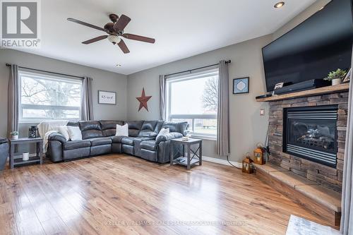 3160 Kirk Road, Hamilton, ON - Indoor Photo Showing Living Room With Fireplace