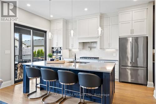 13 Francesco Crescent, St. Catharines, ON - Indoor Photo Showing Kitchen With Stainless Steel Kitchen With Upgraded Kitchen