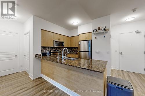 309 - 2240 Lake Shore Boulevard W, Toronto, ON - Indoor Photo Showing Kitchen With Double Sink