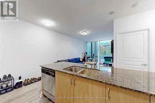 309 - 2240 Lake Shore Boulevard W, Toronto, ON - Indoor Photo Showing Kitchen With Double Sink