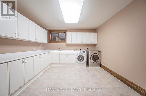 1231 Tecumseh Park Crescent, Mississauga, ON - Indoor Photo Showing Laundry Room