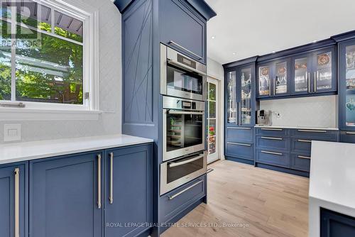 464 Anthony Drive, Oakville, ON - Indoor Photo Showing Kitchen