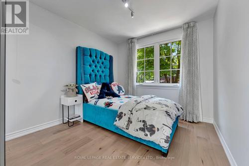 464 Anthony Drive, Oakville, ON - Indoor Photo Showing Bedroom