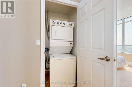 Ph7 - 310 Burnhamthorpe Road W, Mississauga (City Centre), ON - Indoor Photo Showing Laundry Room